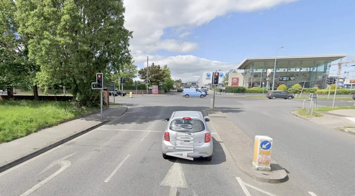 Traffic-light cross junction with limited forward visibility on a Tallaght test route